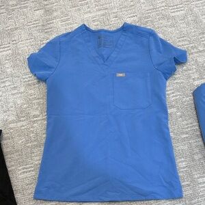 Ceil blue figs one pocket scrub top women’s